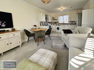 KEATS CRESCENT- click for photo gallery